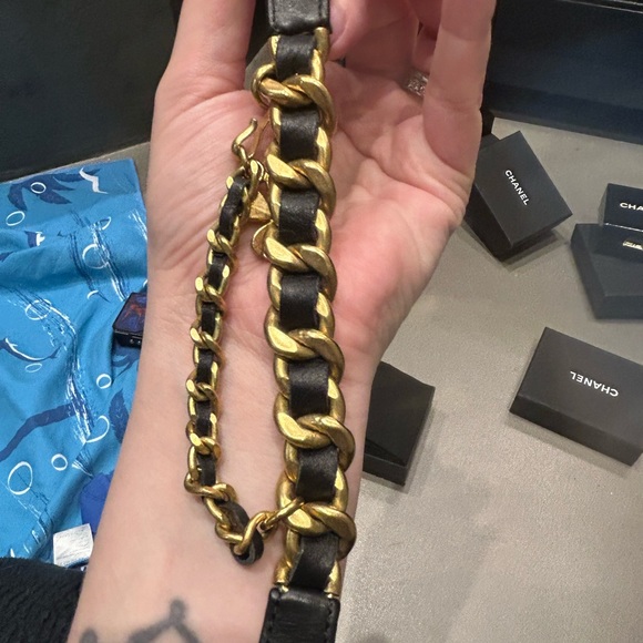 SOLD Chanel 93A vintage lucky charm leather bracelet - Picture 4 of 5